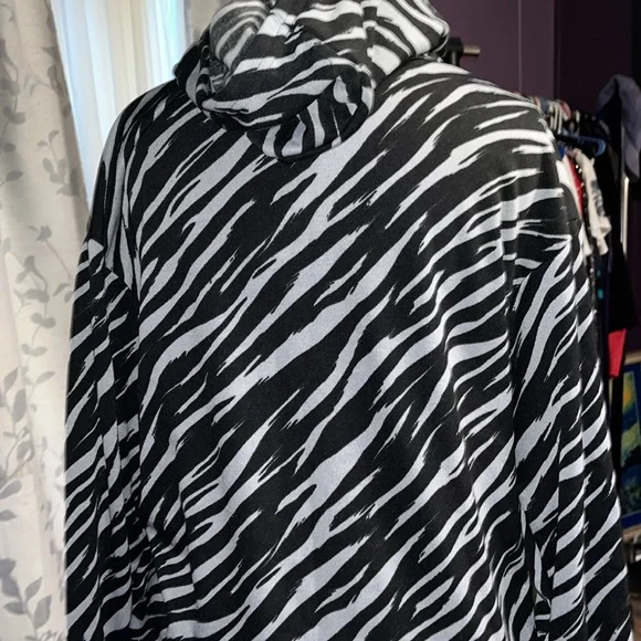 Nwt just be hoodie - Picture 4 of 8